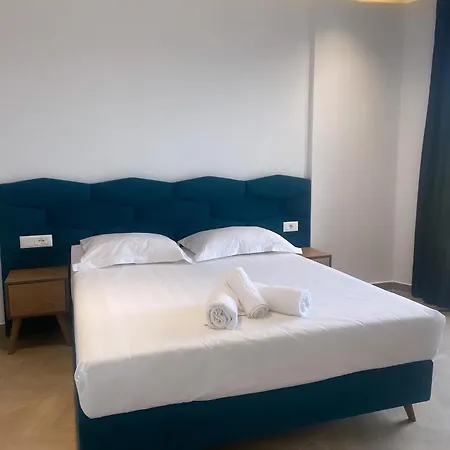 Center Apartment *